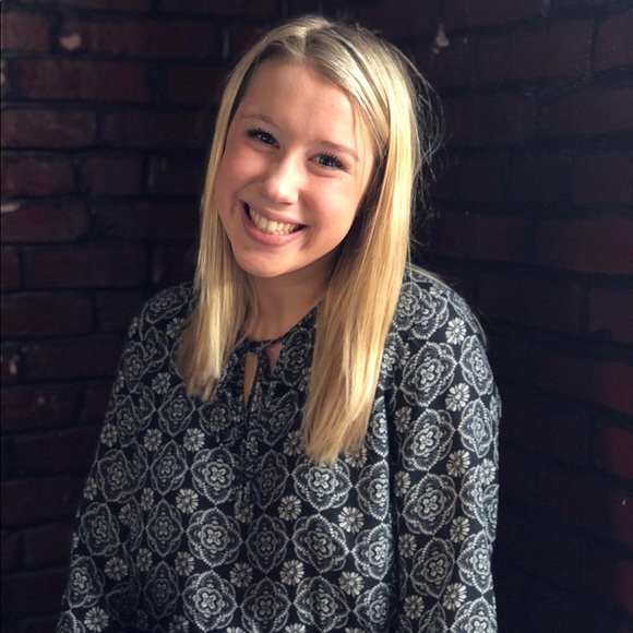 Profile Picture of Harlie Amland (@hamland17) on Poshmark