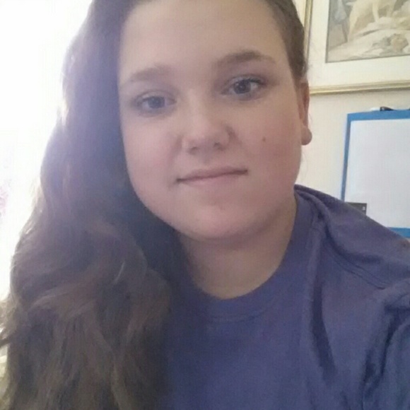 Profile Picture of Haley Rhodes (@haleyjade1) on Poshmark