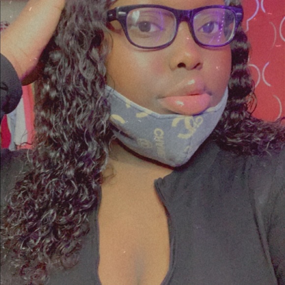 Eliza Geddis - Poshmark Profile Picture of Eliza Geddis (@elizageddis) on Poshmark