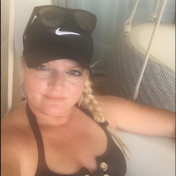 Profile Picture of Nancy Gibson (@nbgibson0708) on Poshmark