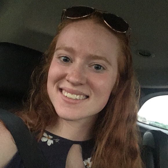 Profile Picture of Kirsten Dausel (@kirstendausel) on Poshmark