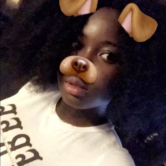 Profile Picture of Omtola Ajose (@wumi98) on Poshmark