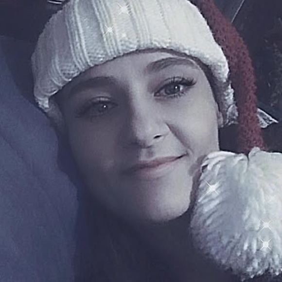 Profile Picture of Rashel Arcand (@rachelarcand) on Poshmark