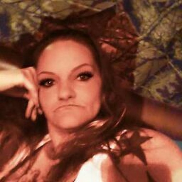 Profile Picture of Jess Hughes (@jesshughes100yr) on Poshmark