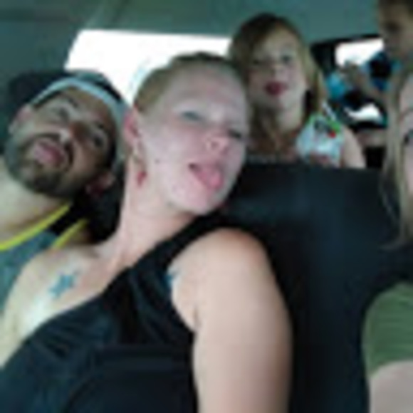 Derek Shankss - Poshmark Profile Picture of Derek Shankss (@shankderek2016) on Poshmark