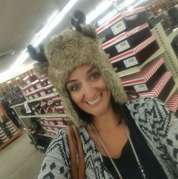 Profile Picture of Sarah Spradling (@sarahspradling) on Poshmark