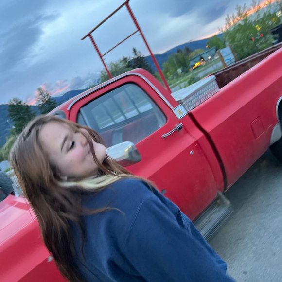 Profile Picture of Jillian Steele (@jilliansteele24) on Poshmark