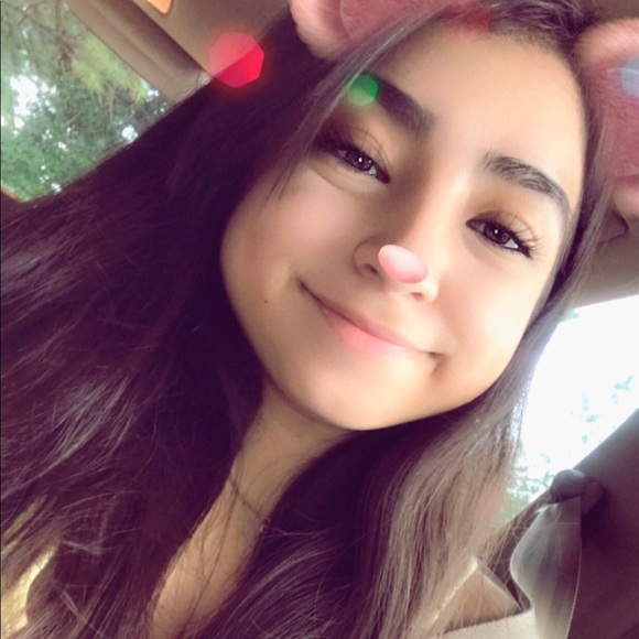 Profile Picture of Michelle Dedios (@dulcemichelle) on Poshmark