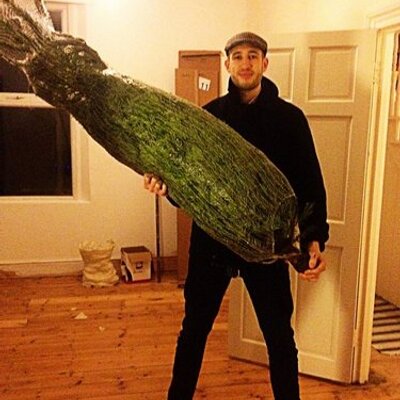 Profile Picture of Chris Sime (@friendorf0e) on Twitter