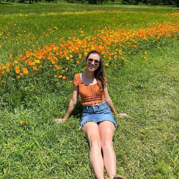 Profile Picture of Ava Mcclain (@avacmcclain) on Poshmark