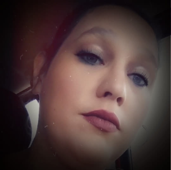 Profile Picture of Robin Wanless (@robinwanless) on Poshmark