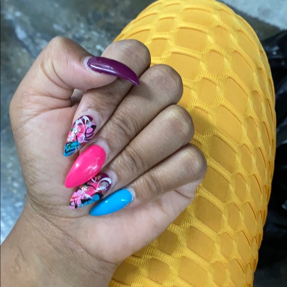 Profile Picture of Tukera Alston (@tukeraalston) on Poshmark