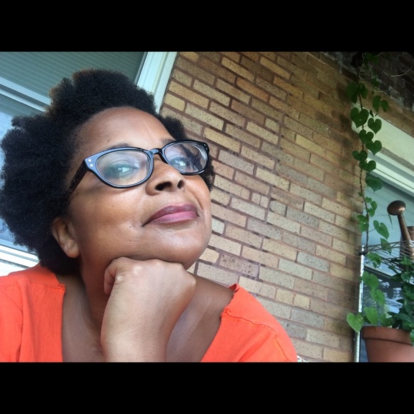 Profile Picture of Alexis James (@alexmarrie) on Poshmark