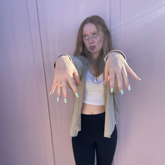 Profile Picture of Isabel Hines (@isabel536) on Poshmark