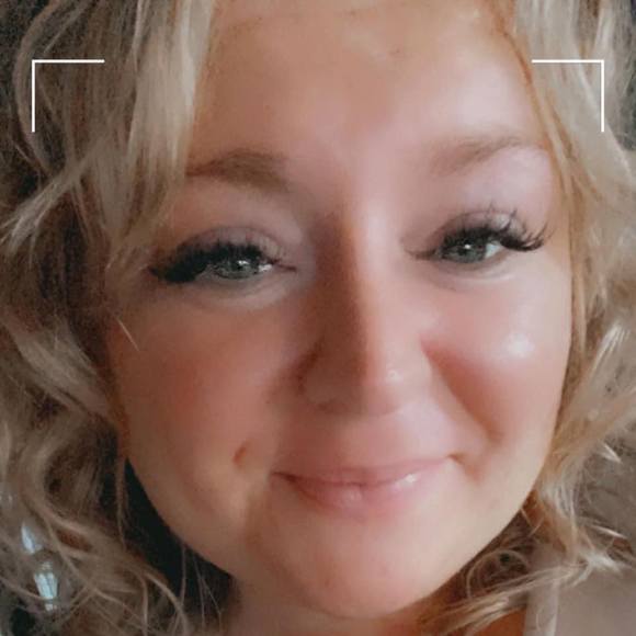 Profile Picture of Codi Wares (@sunshinecodi) on Poshmark