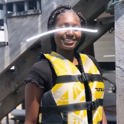 Profile Picture of Mimi Barry (@MimiBarry4) on Twitter