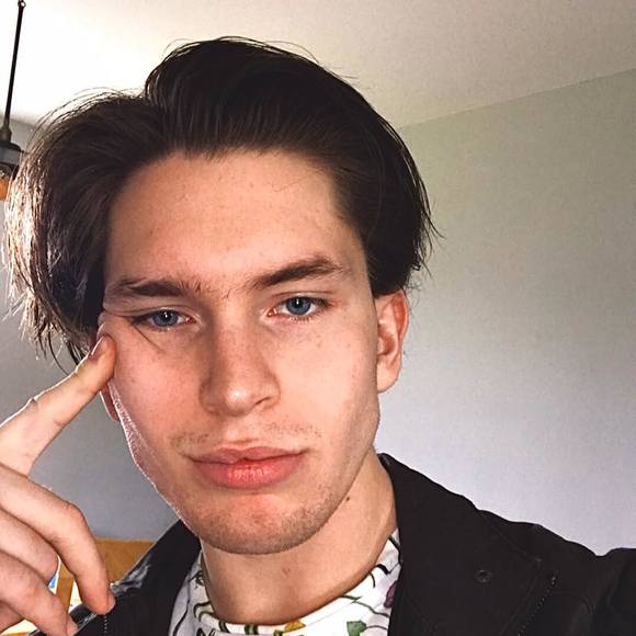 Profile Picture of Jon Morrison (@thejonmorrison) on Poshmark
