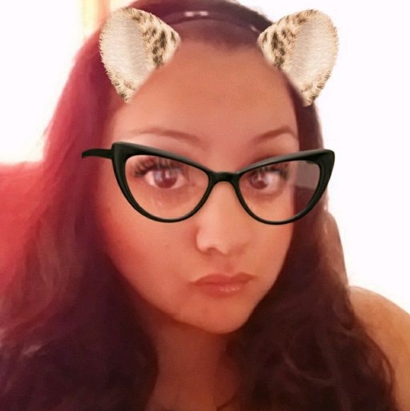 Profile Picture of Christina Masek (@middlemistmasek) on Poshmark