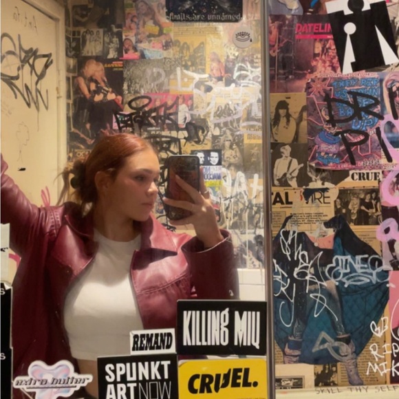 Profile Picture of Eleni Spiratos (@eleni782) on Poshmark