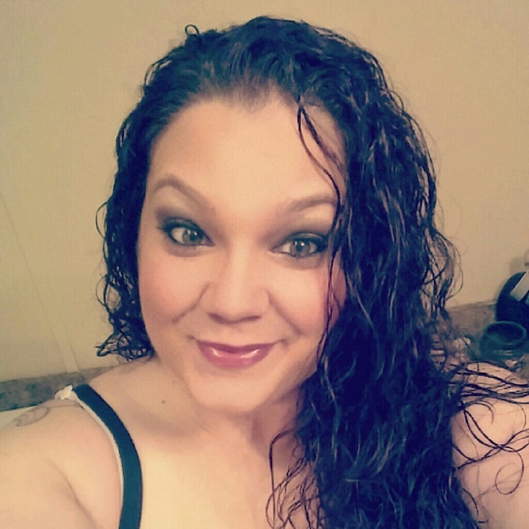 Profile Picture of Danielle Koontz (@daniellek_84) on Poshmark