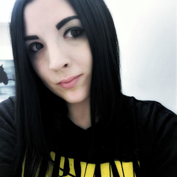 Profile Picture of Linsey Cizenski (@lunazero) on Poshmark