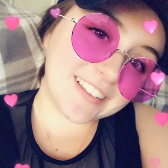 Profile Picture of Madison Dohanich (@mdohanich97) on Poshmark