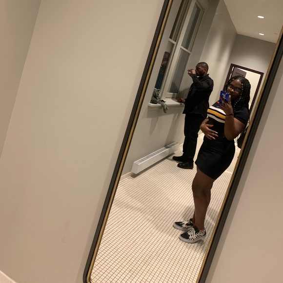 Profile Picture of Simone Daniels (@glittergurl563) on Poshmark