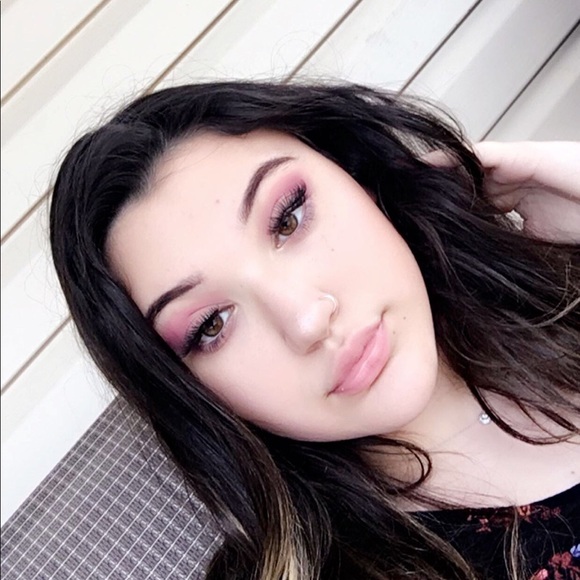 Profile Picture of Alexa Devincenzo (@alexadevincenzo) on Poshmark