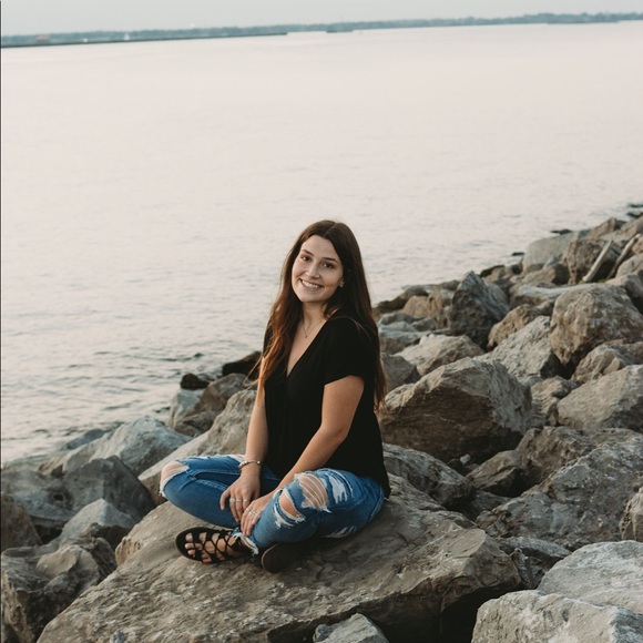 Profile Picture of Ashlee Reid (@amreid517) on Poshmark