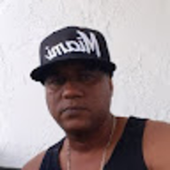 Profile Picture of Alexander Gomez lizama (@gomezlizamaa) on Poshmark