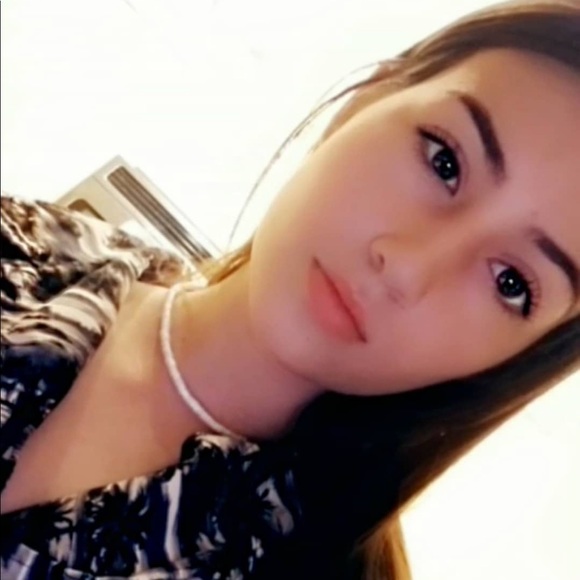 Profile Picture of Katelyn Burch (@katelynburch) on Poshmark