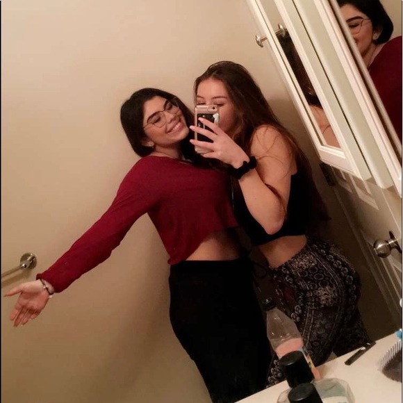 Profile Picture of Mandella Cesena (@mandellalala) on Poshmark