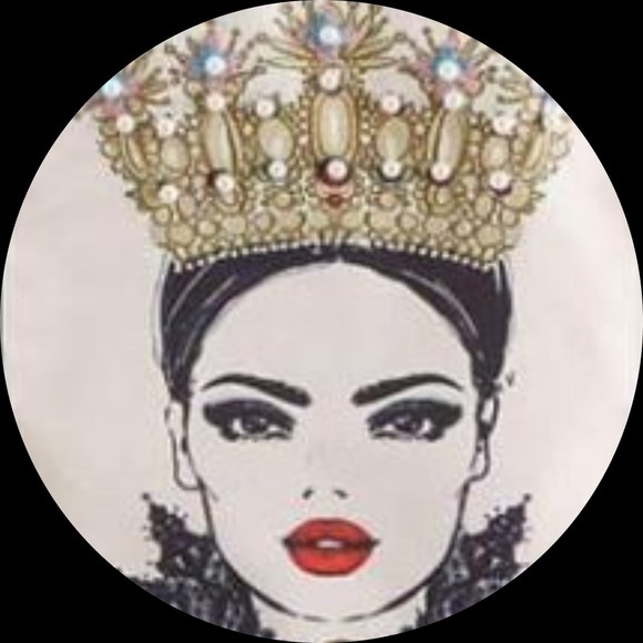 Profile Picture of Julia Bertolini (@julia_bertolini) on Poshmark