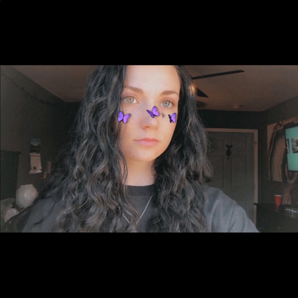 Profile Picture of Britti Parrella (@britti1043) on Poshmark