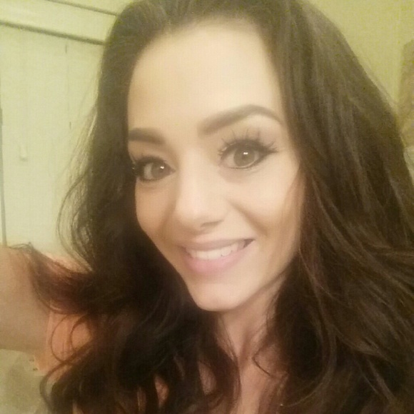 Profile Picture of Heather Quinn (@h_q) on Poshmark