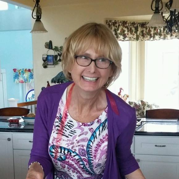 Profile Picture of Susan Johannsen (@susiejo77) on Poshmark