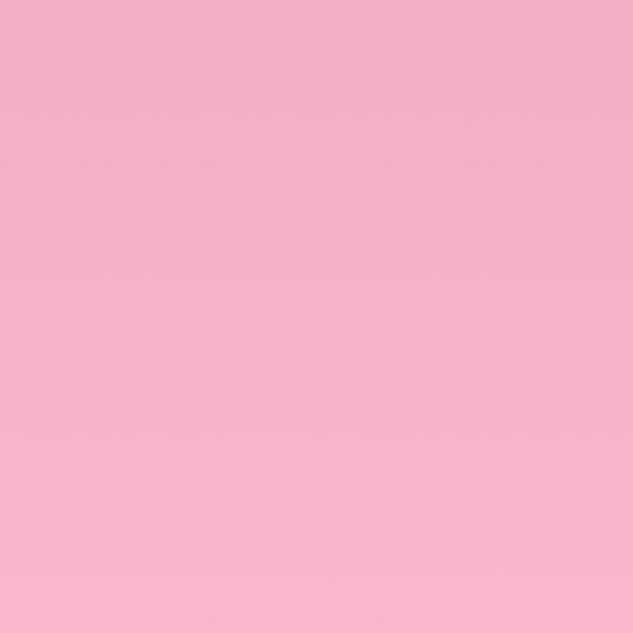 Profile Picture of Athena Thomatos (@athenathomatos) on Poshmark