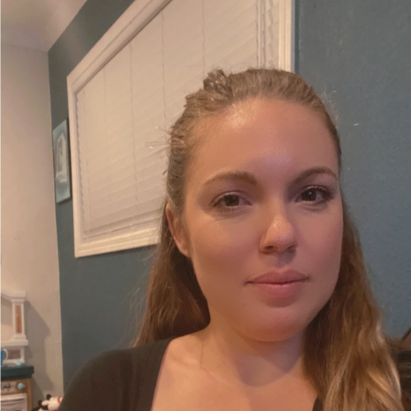 Profile Picture of Bianca Wells (@justbrowsing291) on Poshmark