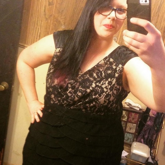 Profile Picture of Erynn Arnett (@erynnheller) on Poshmark