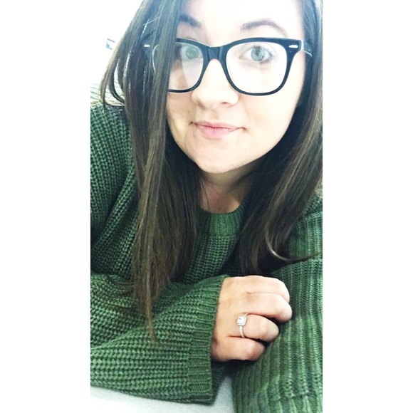 Profile Picture of Alayne Nayback (@naybacad) on Poshmark