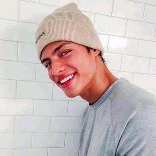 Profile Picture of Shawn Cólt (@shawn.colt.14) on Facebook