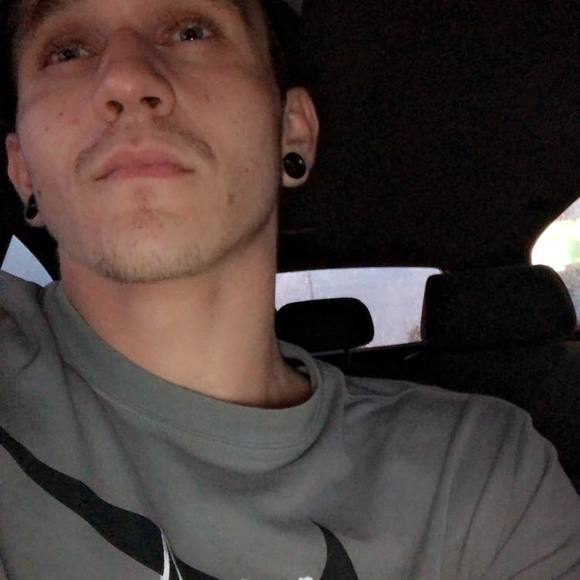 Profile Picture of Kenny Glenn (@kenglenn123) on Poshmark