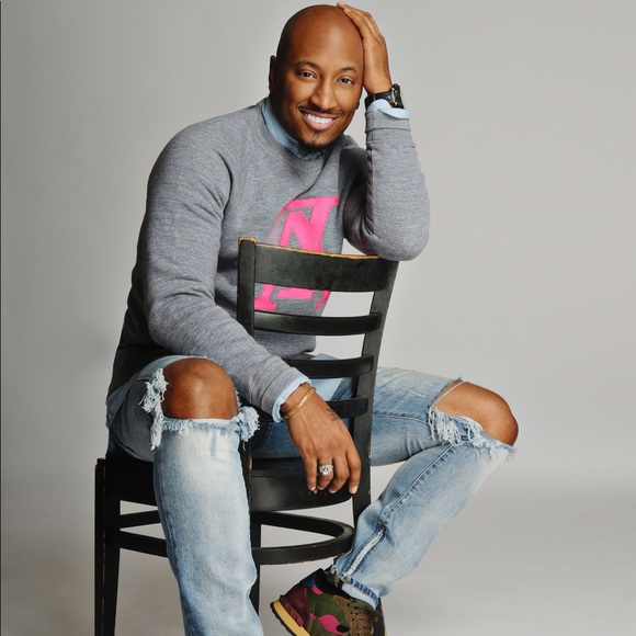 Profile Picture of Adrian Davis (@closetcomma) on Poshmark