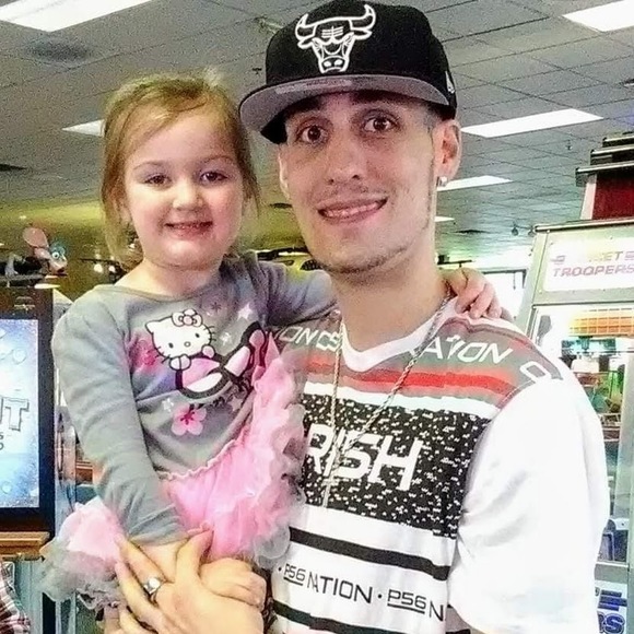 Aaron Deluca - Poshmark Profile Picture of Aaron Deluca (@aaron4206689) on Poshmark