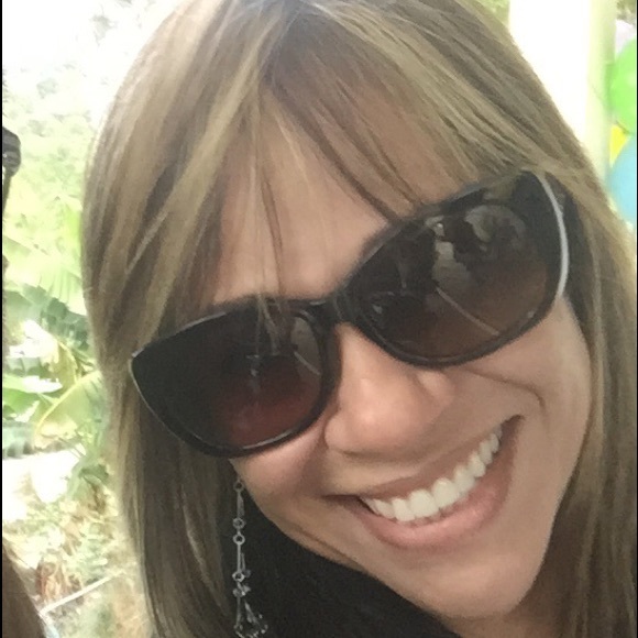 Profile Picture of Astrid Rivera (@astrid_rivera) on Poshmark