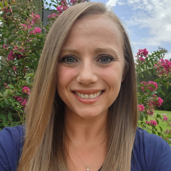 Profile Picture of Michelle Branham (@michellebran589) on Poshmark