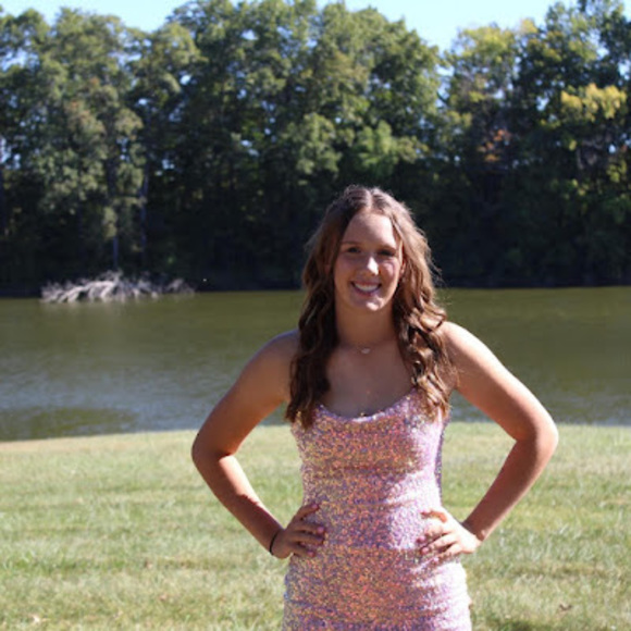 Profile Picture of Samantha Juelfs (@samjuelfs18) on Poshmark