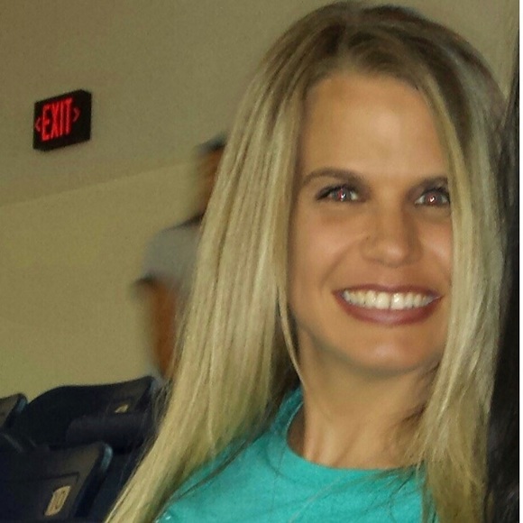 Profile Picture of Samantha Hastings (@sammmiejo36) on Poshmark