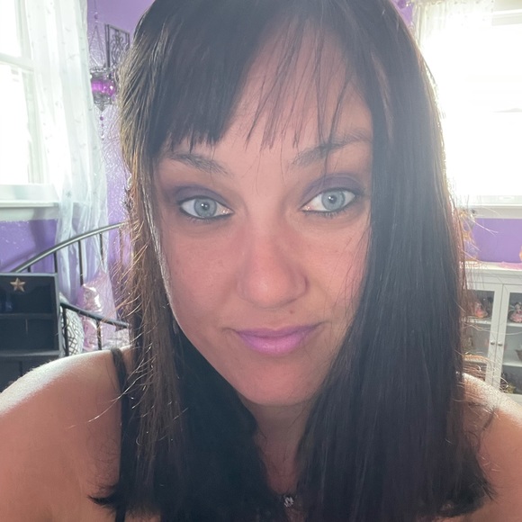 Profile Picture of Leah Mcfarland (@leahsmail11) on Poshmark