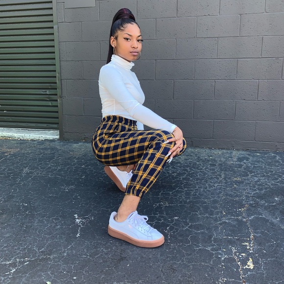 Profile Picture of Chandler Patterson (@chvndo) on Poshmark